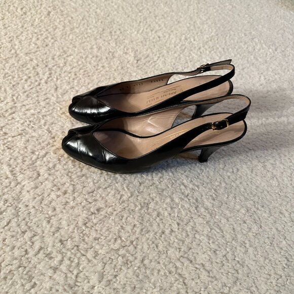 25 pair of high end designer womens shoes. All like new. Some never worn - Picture 10 of 16